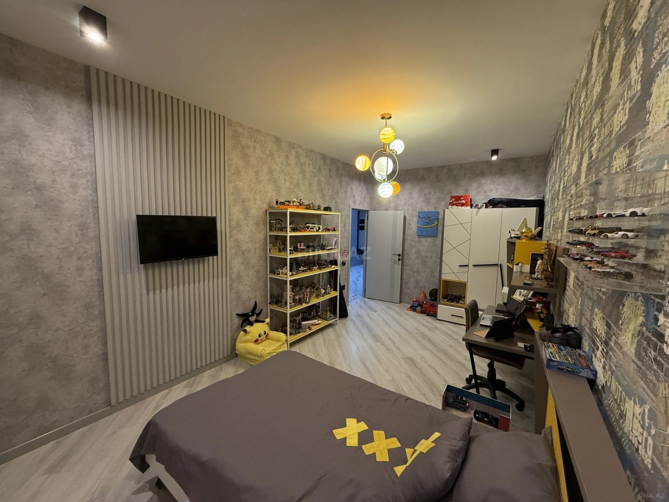 Satılır 4 otaqlı mənzil 147 m²