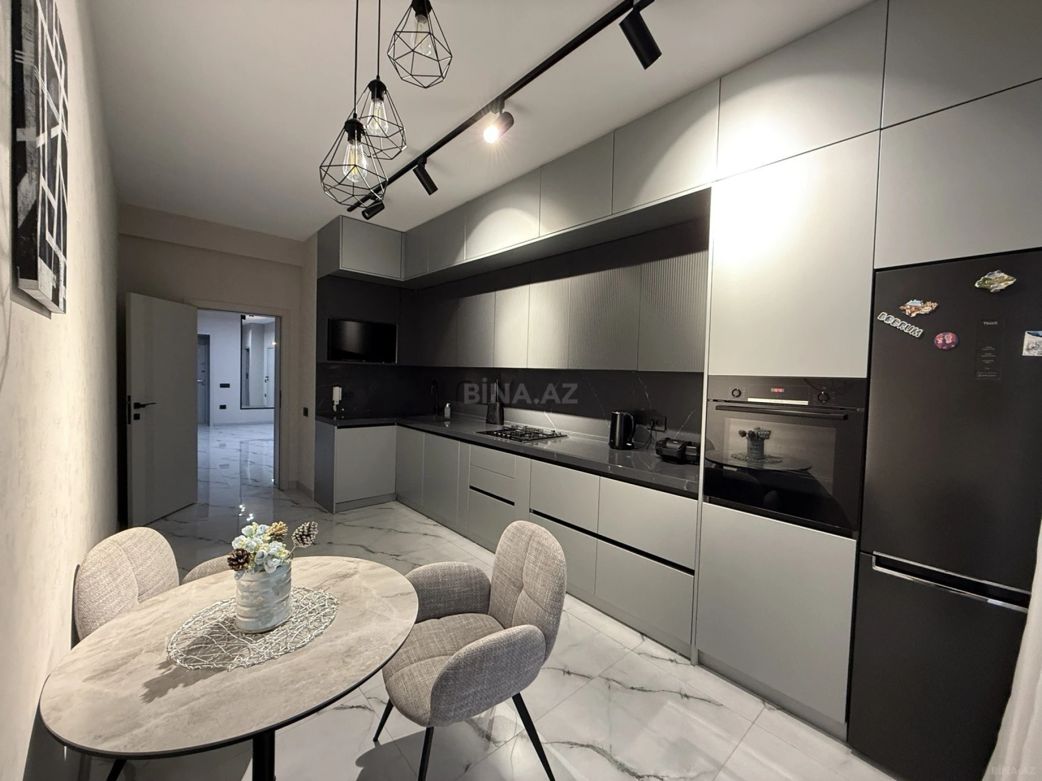 Satılır 4 otaqlı mənzil 147 m²