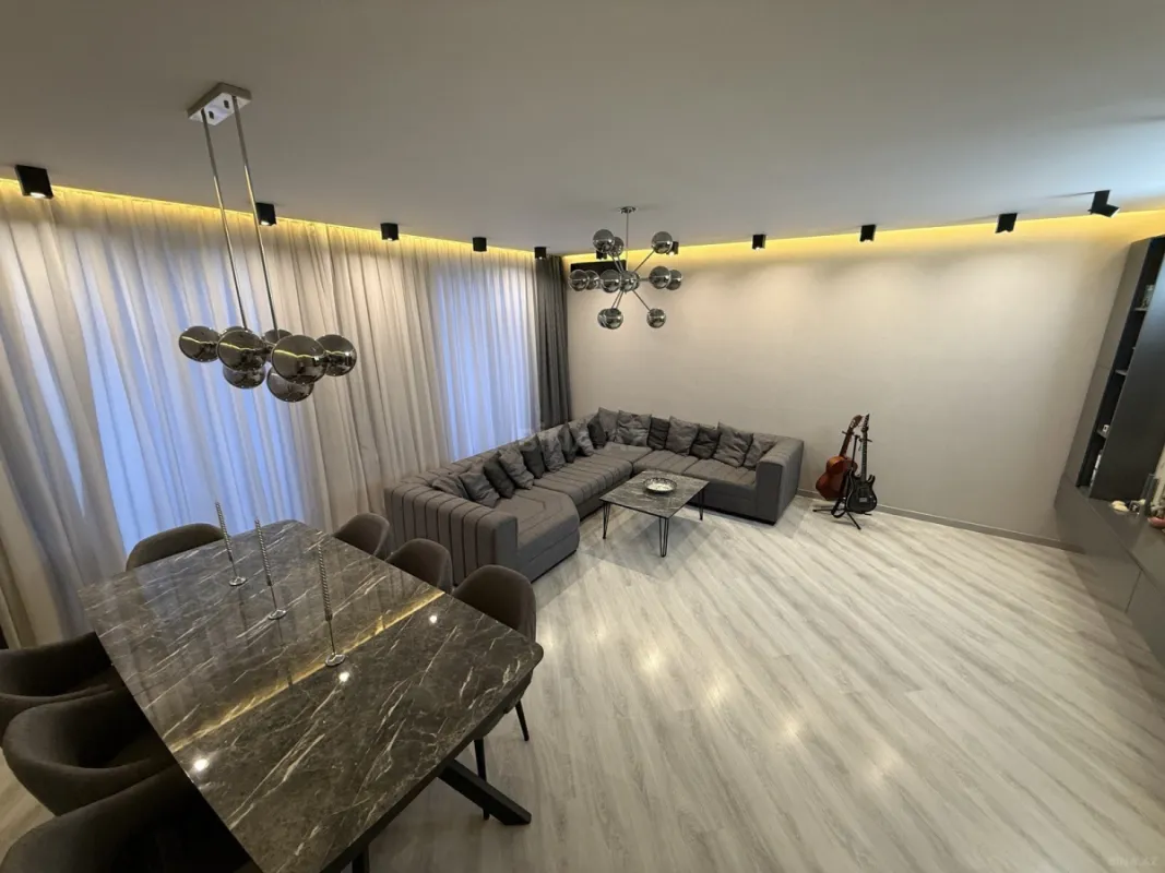 Satılır 4 otaqlı mənzil 147 m²