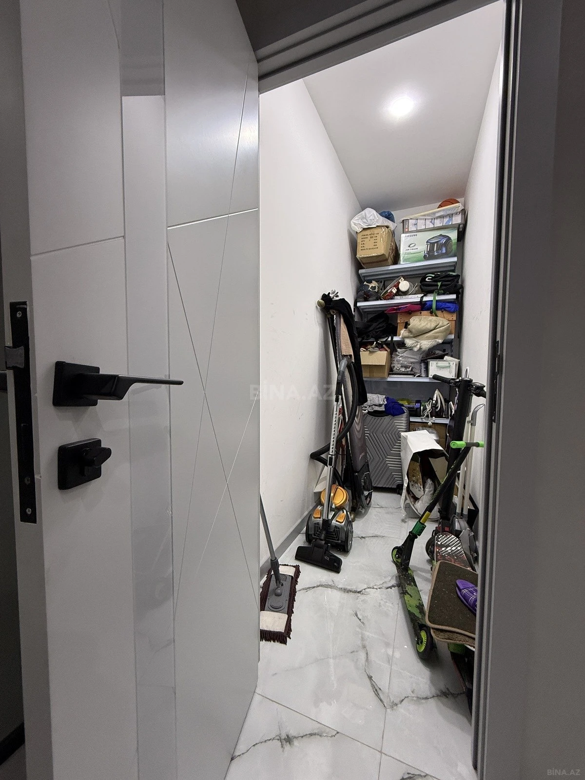 Satılır 4 otaqlı mənzil 147 m²