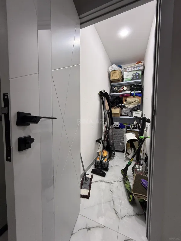 Satılır 4 otaqlı mənzil 147 m²