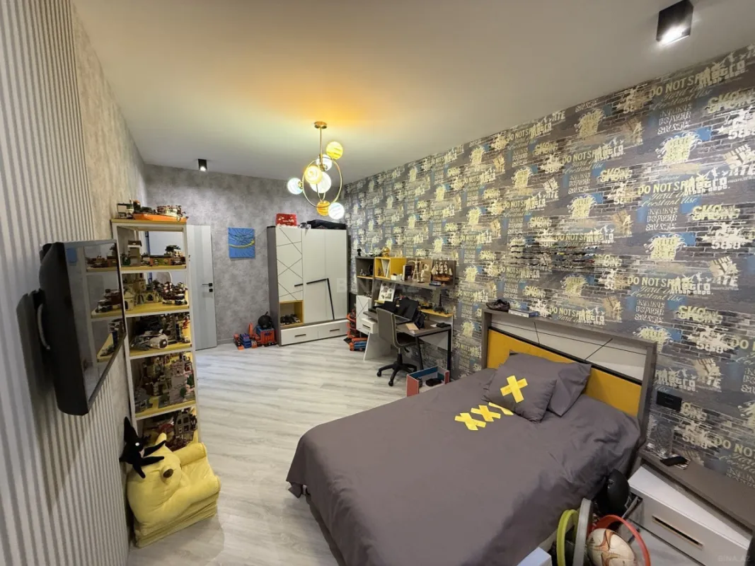 Satılır 4 otaqlı mənzil 147 m²