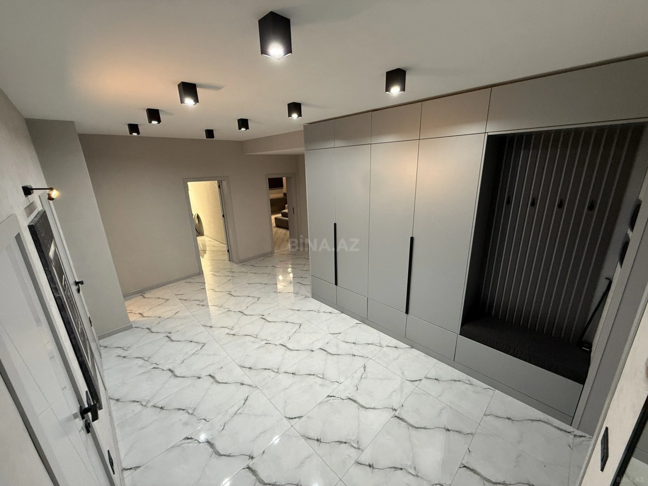 Satılır 4 otaqlı mənzil 147 m²