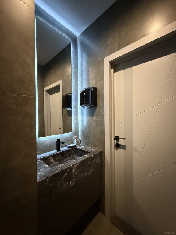 Satılır 4 otaqlı mənzil 147 m²