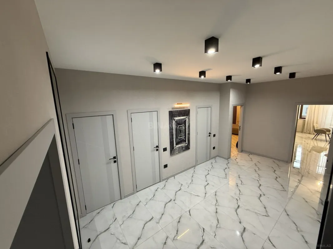 Satılır 4 otaqlı mənzil 147 m²