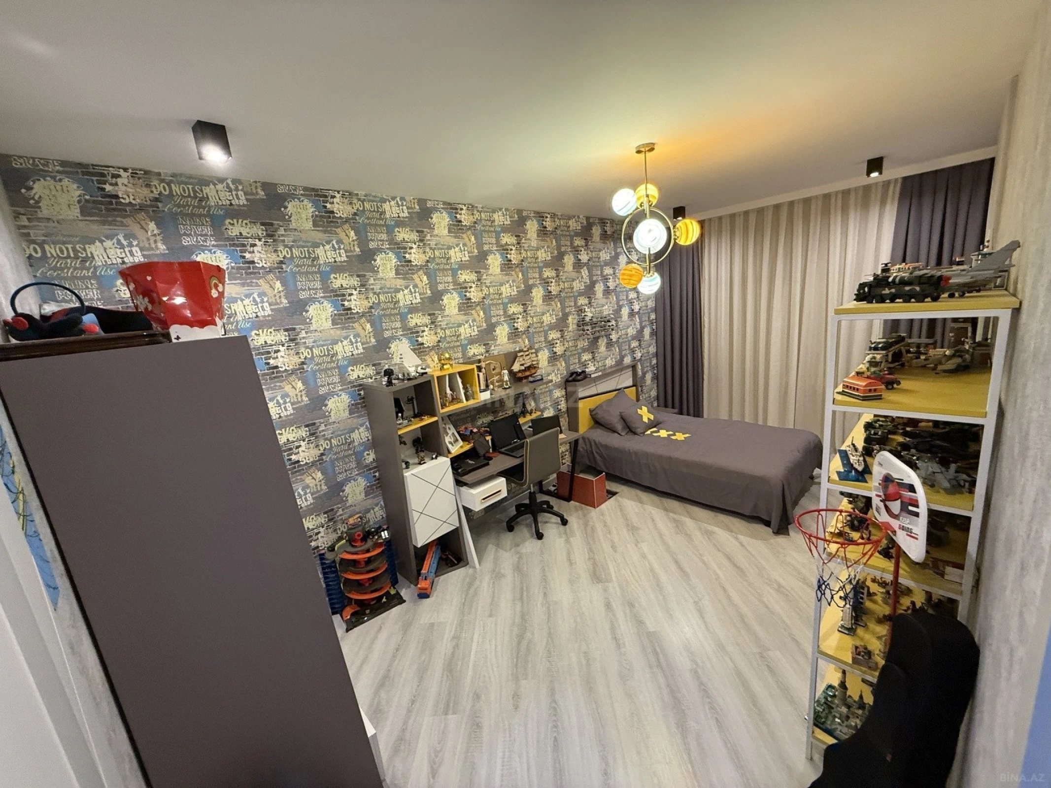 Satılır 4 otaqlı mənzil 147 m²