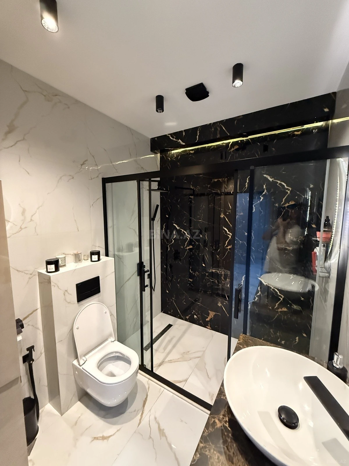 Satılır 4 otaqlı mənzil 147 m²