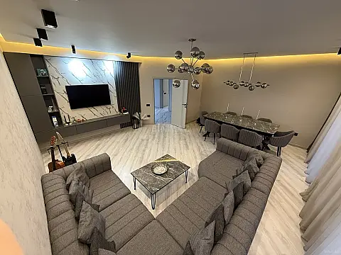 Satılır 4 otaqlı mənzil 147 m²