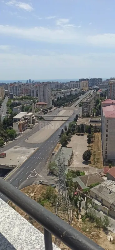 Satılır 4 otaqlı mənzil 147 m²
