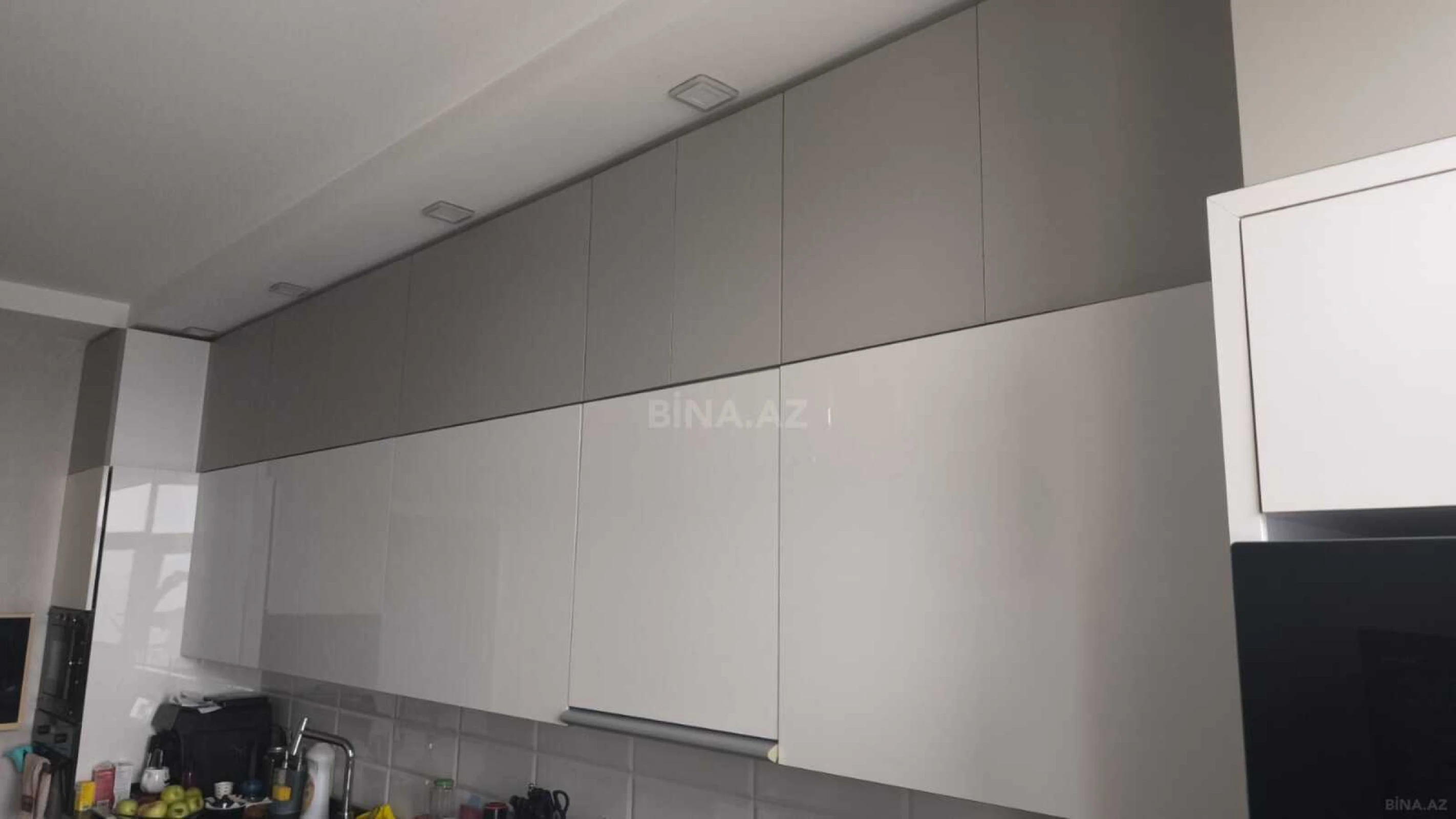 Satılır 4 otaqlı mənzil 147 m²