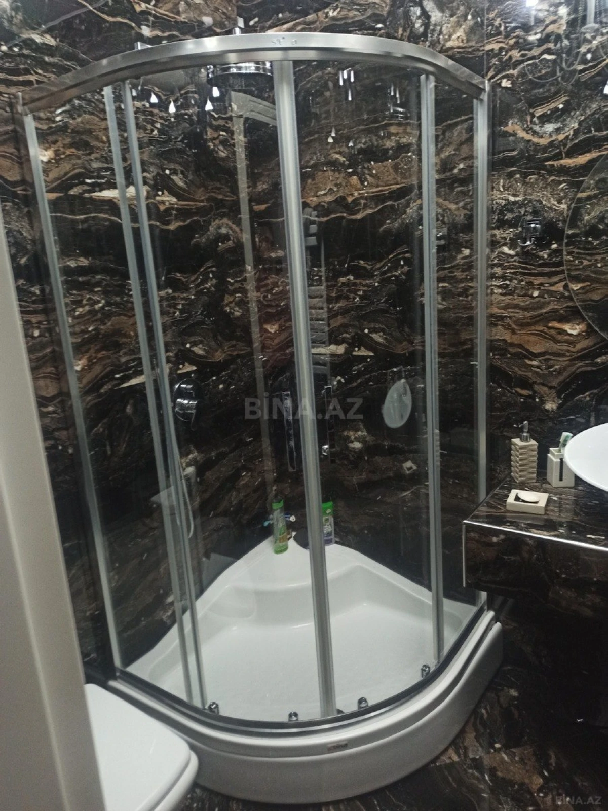 Satılır 4 otaqlı mənzil 147 m²