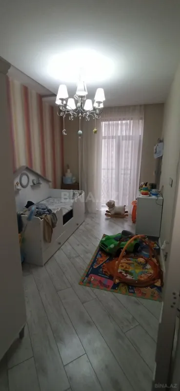 Satılır 4 otaqlı mənzil 147 m²