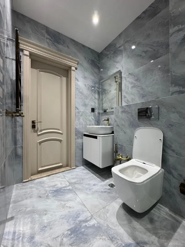 Satılır 4 otaqlı mənzil 240 m²