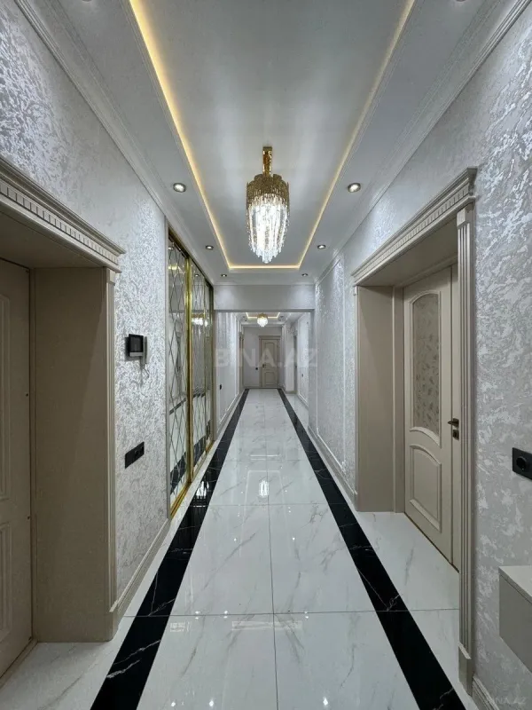 Satılır 4 otaqlı mənzil 240 m²