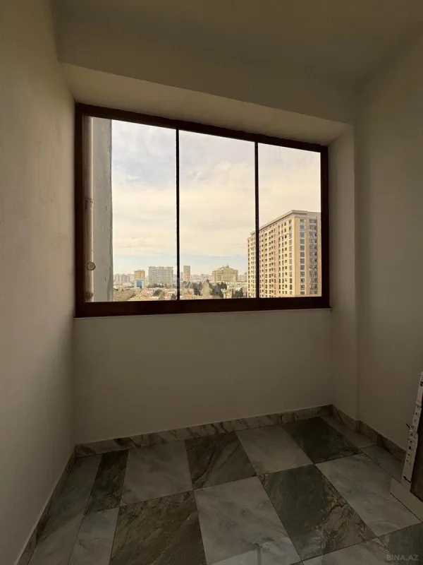 Satılır 4 otaqlı mənzil 240 m²