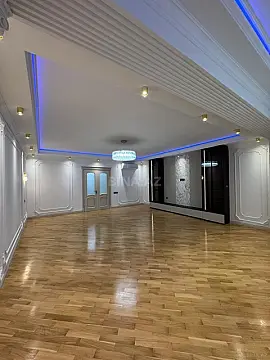 Satılır 4 otaqlı mənzil 240 m²