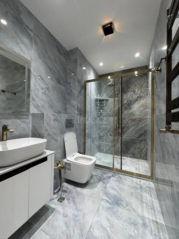 Satılır 4 otaqlı mənzil 240 m²