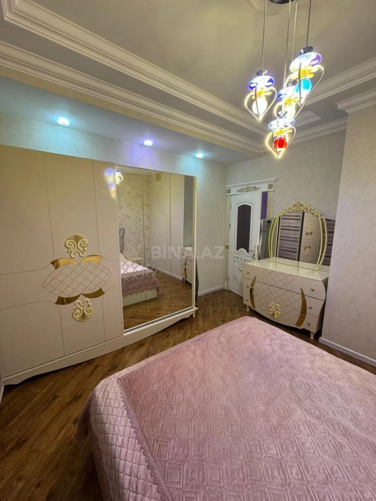 Kirayə verilir 2 otaqlı mənzil 62 m²