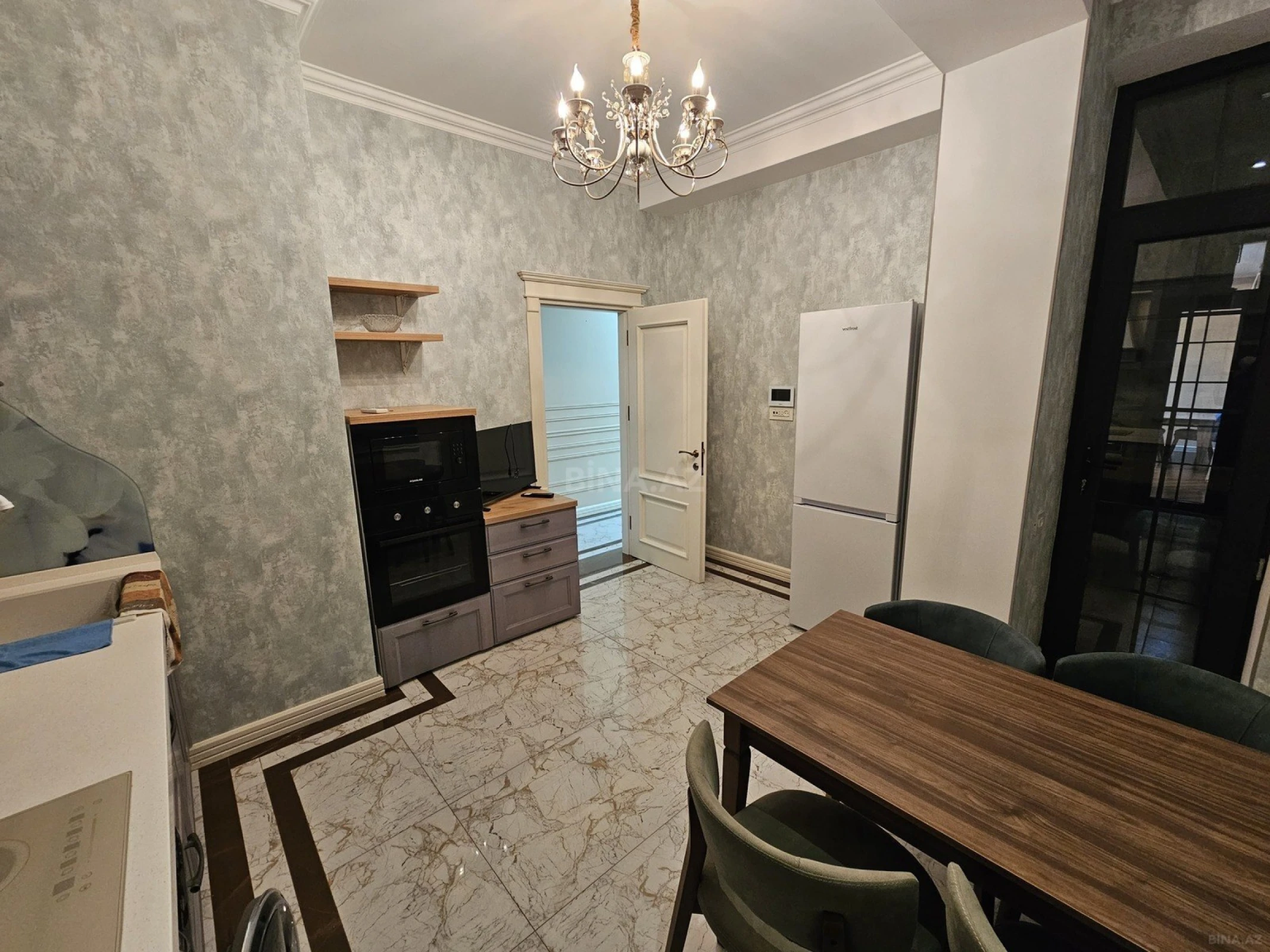 Kirayə verilir 3 otaqlı mənzil 120 m²