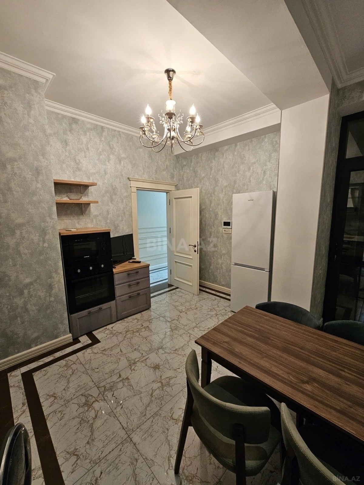 Kirayə verilir 3 otaqlı mənzil 120 m²
