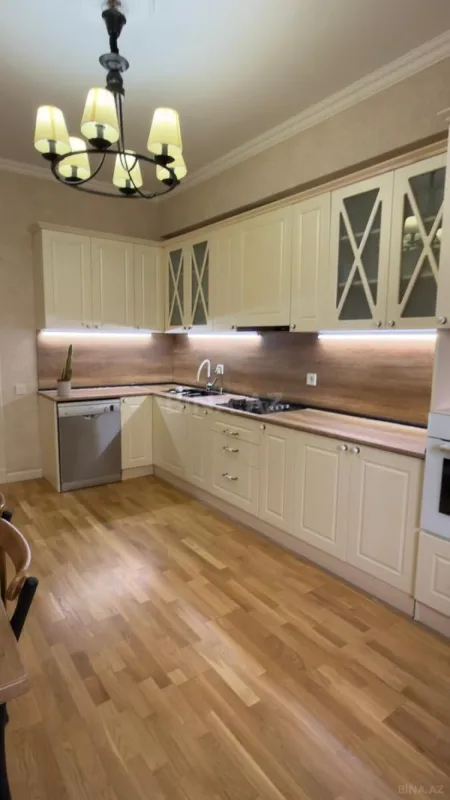 Satılır 3 otaqlı mənzil 120 m²