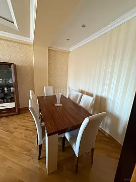 Satılır 3 otaqlı mənzil 122 m²