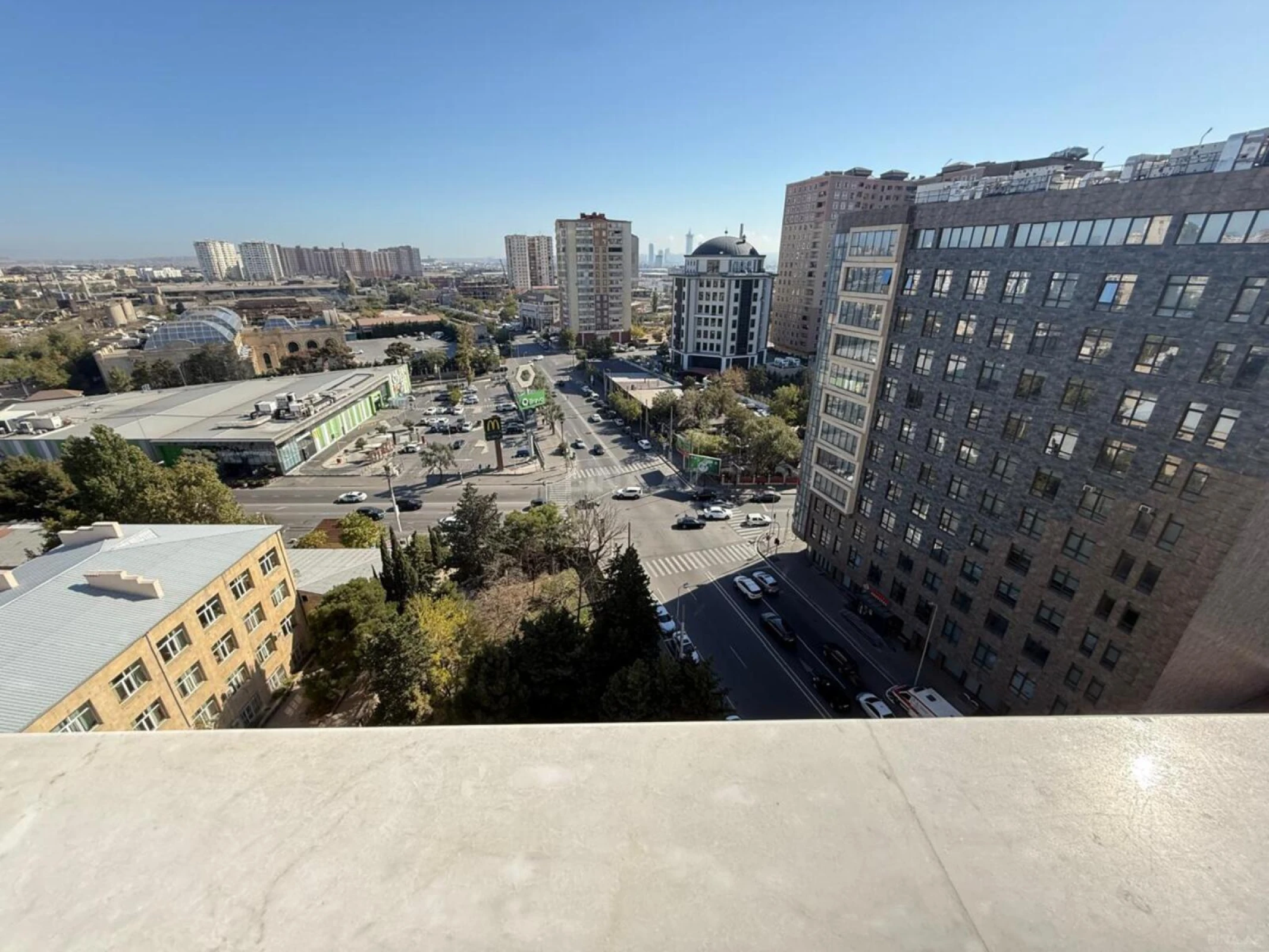 Satılır 3 otaqlı mənzil 122 m²