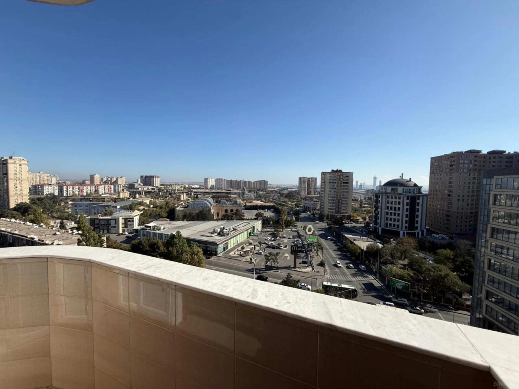 Satılır 3 otaqlı mənzil 122 m²