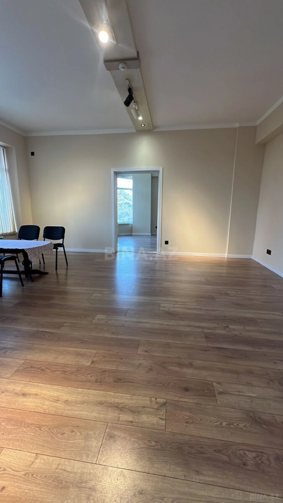 Kirayə verilir 2 otaqlı ofis 65 m²