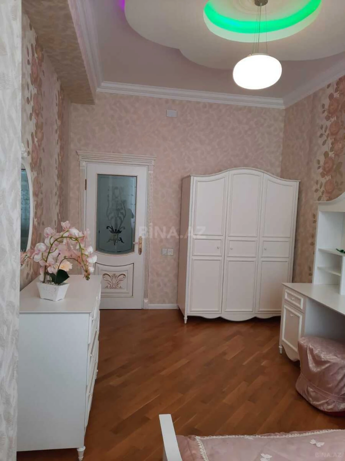 Satılır 3 otaqlı mənzil 120 m²