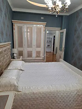 Satılır 3 otaqlı mənzil 120 m²
