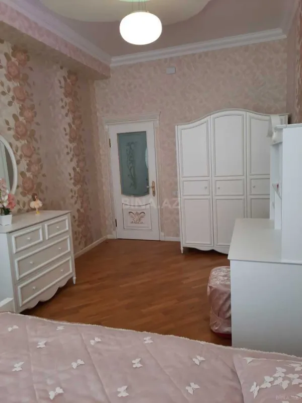 Satılır 3 otaqlı mənzil 120 m²