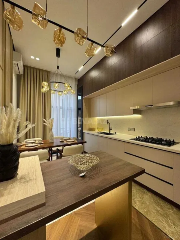Kirayə verilir 2 otaqlı mənzil 105 m²