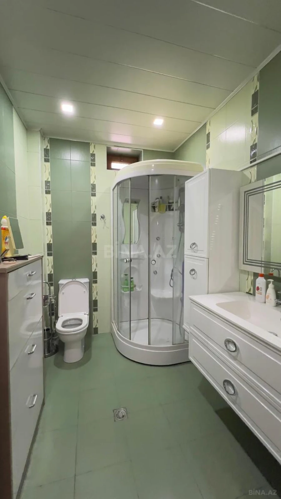 Satılır 8 otaqlı həyət evi 300 m²