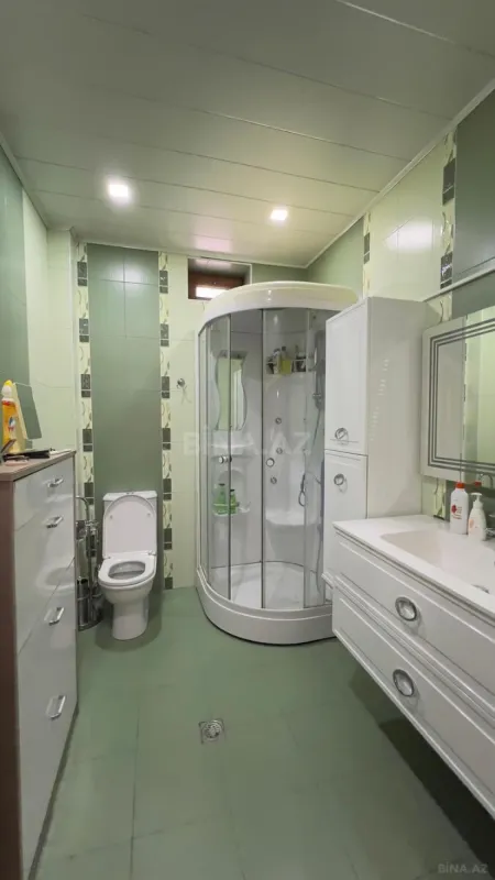 Satılır 8 otaqlı həyət evi 300 m²