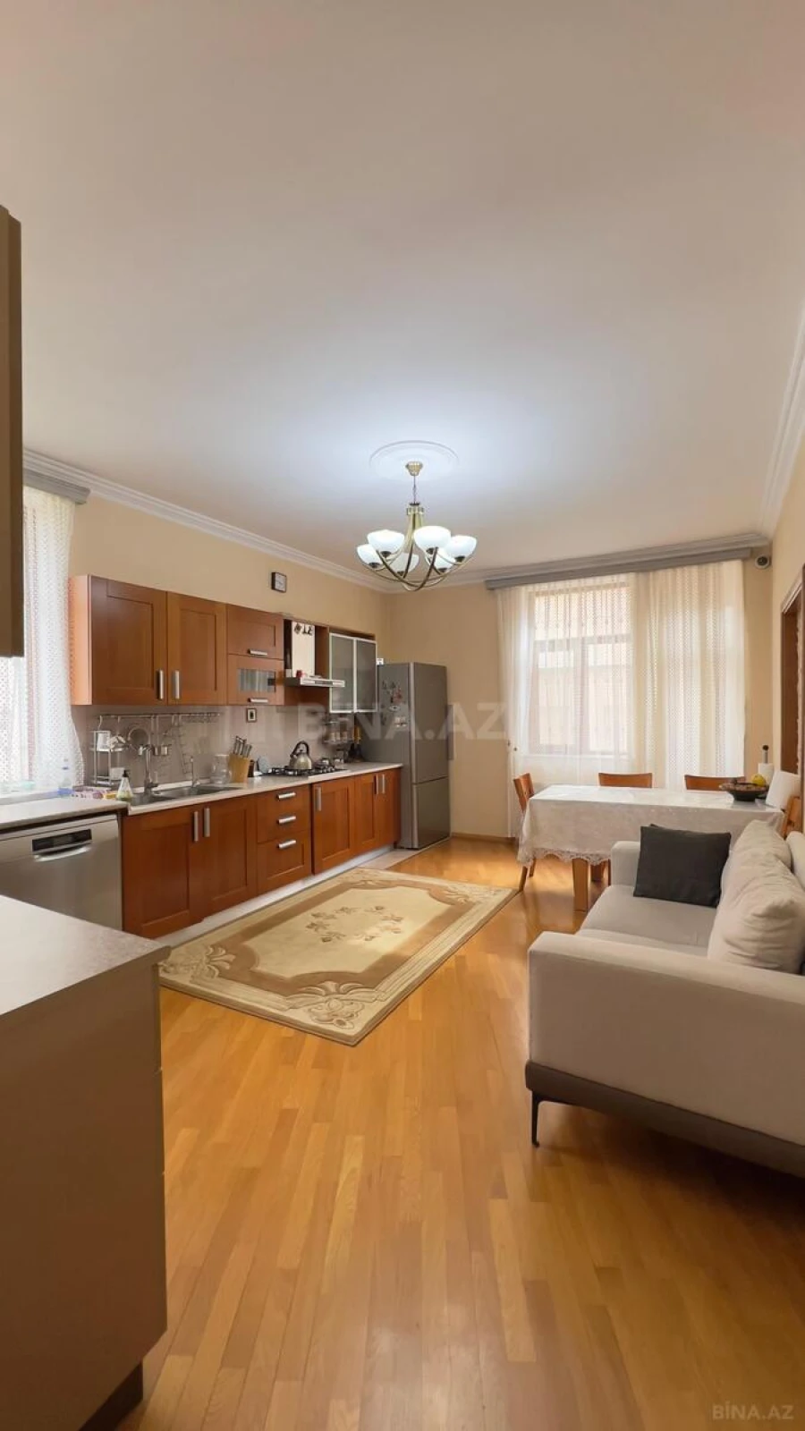 Satılır 8 otaqlı həyət evi 300 m²