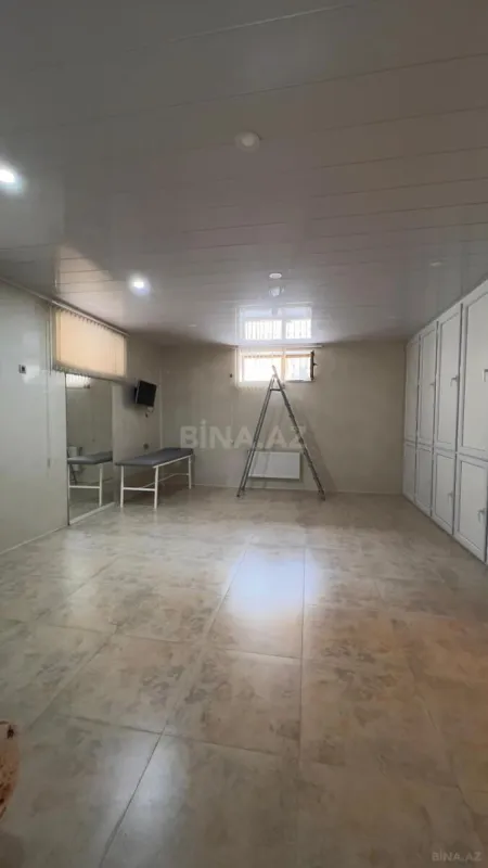 Satılır 8 otaqlı həyət evi 300 m²