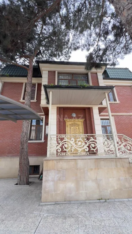 Satılır 8 otaqlı həyət evi 300 m²