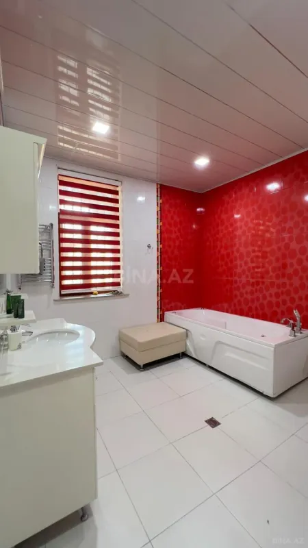 Satılır 8 otaqlı həyət evi 300 m²