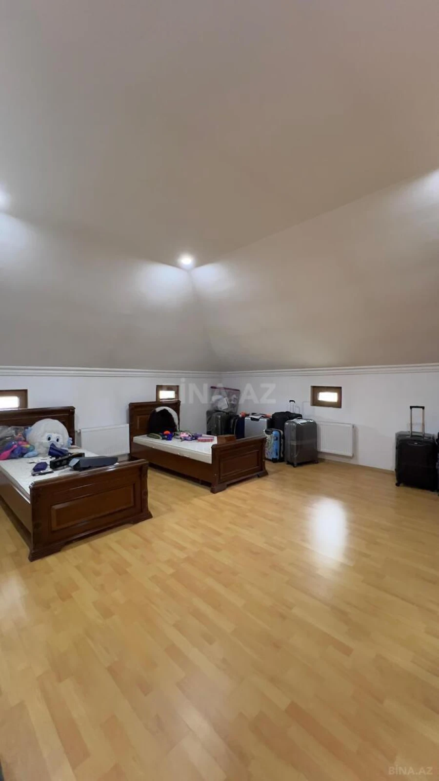 Satılır 8 otaqlı həyət evi 300 m²