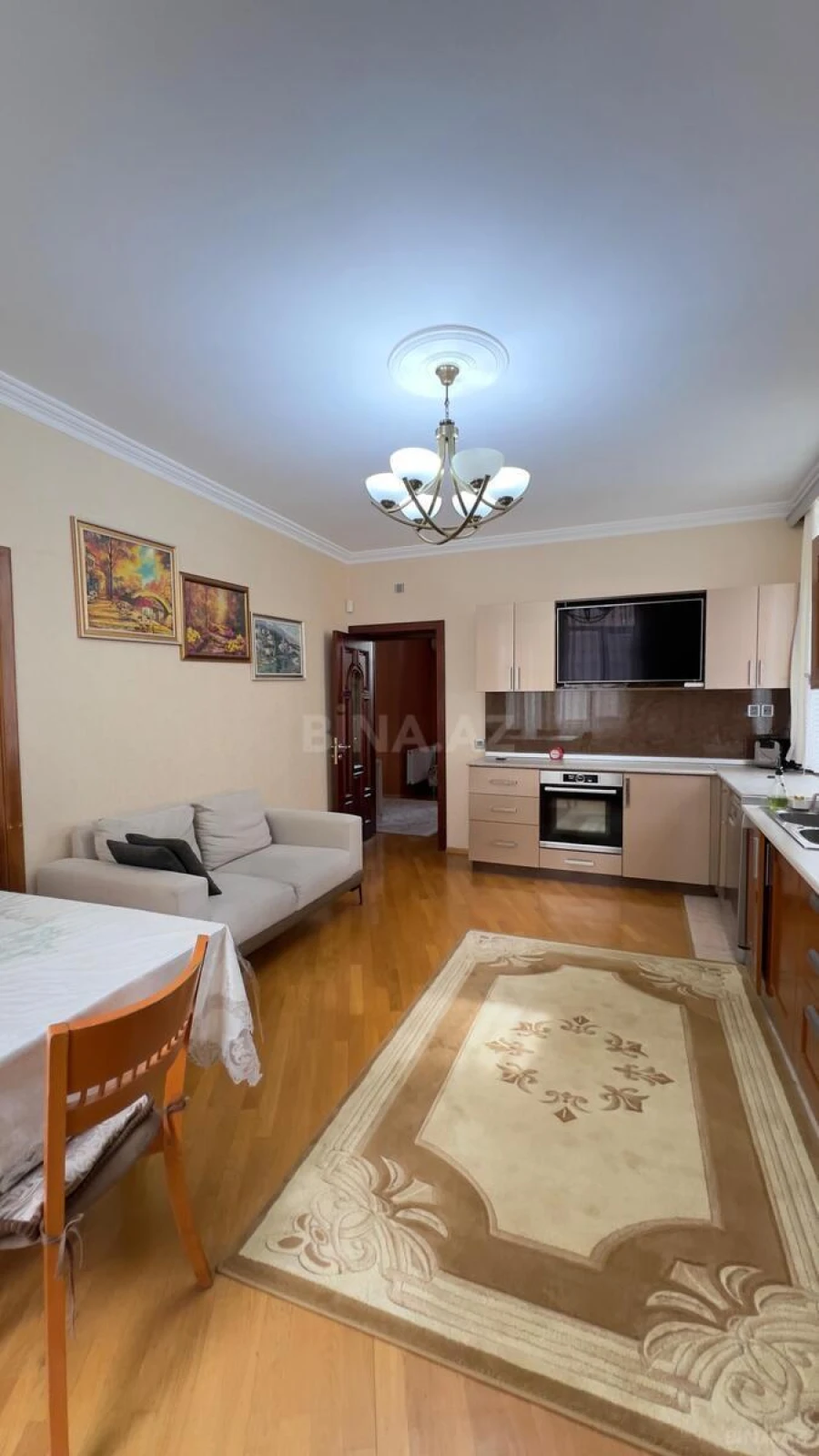 Satılır 8 otaqlı həyət evi 300 m²