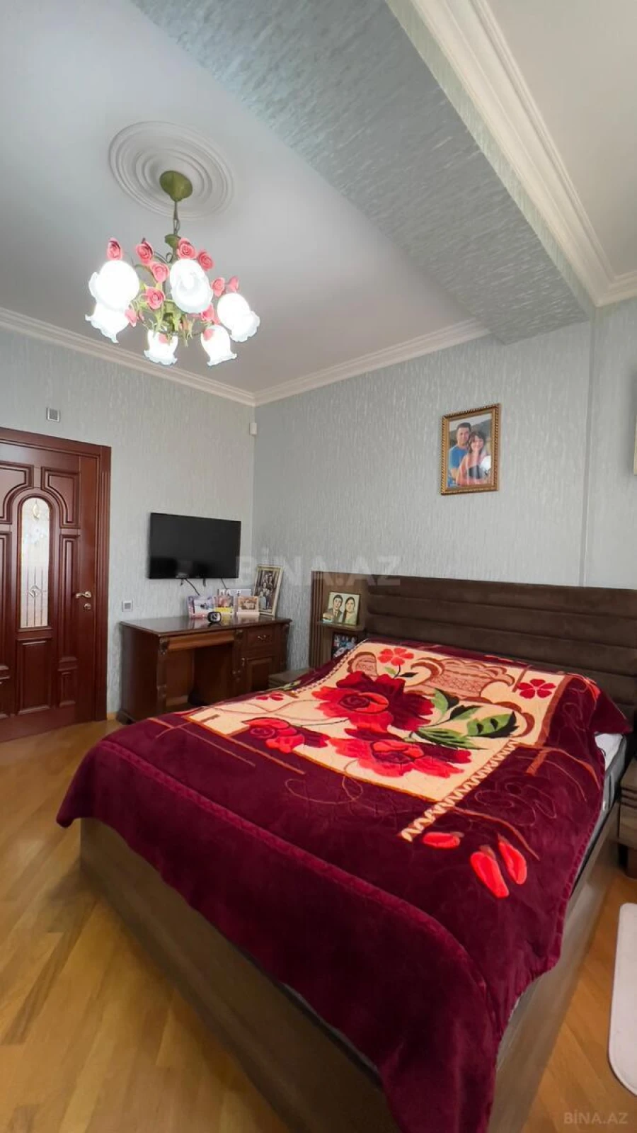 Satılır 8 otaqlı həyət evi 300 m²