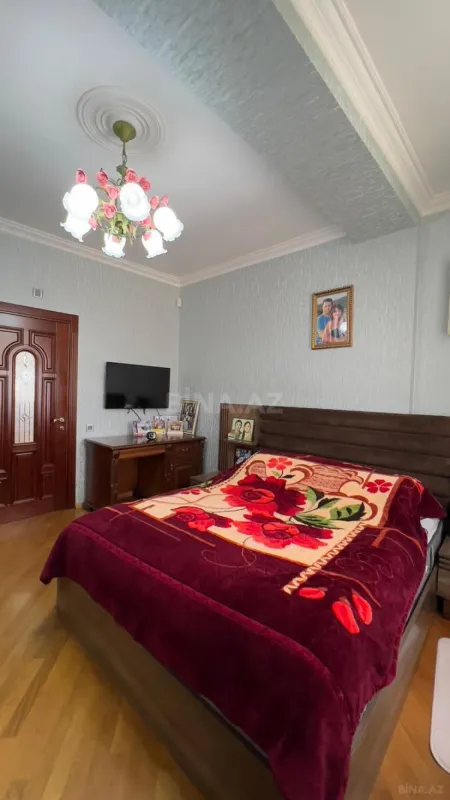 Satılır 8 otaqlı həyət evi 300 m²