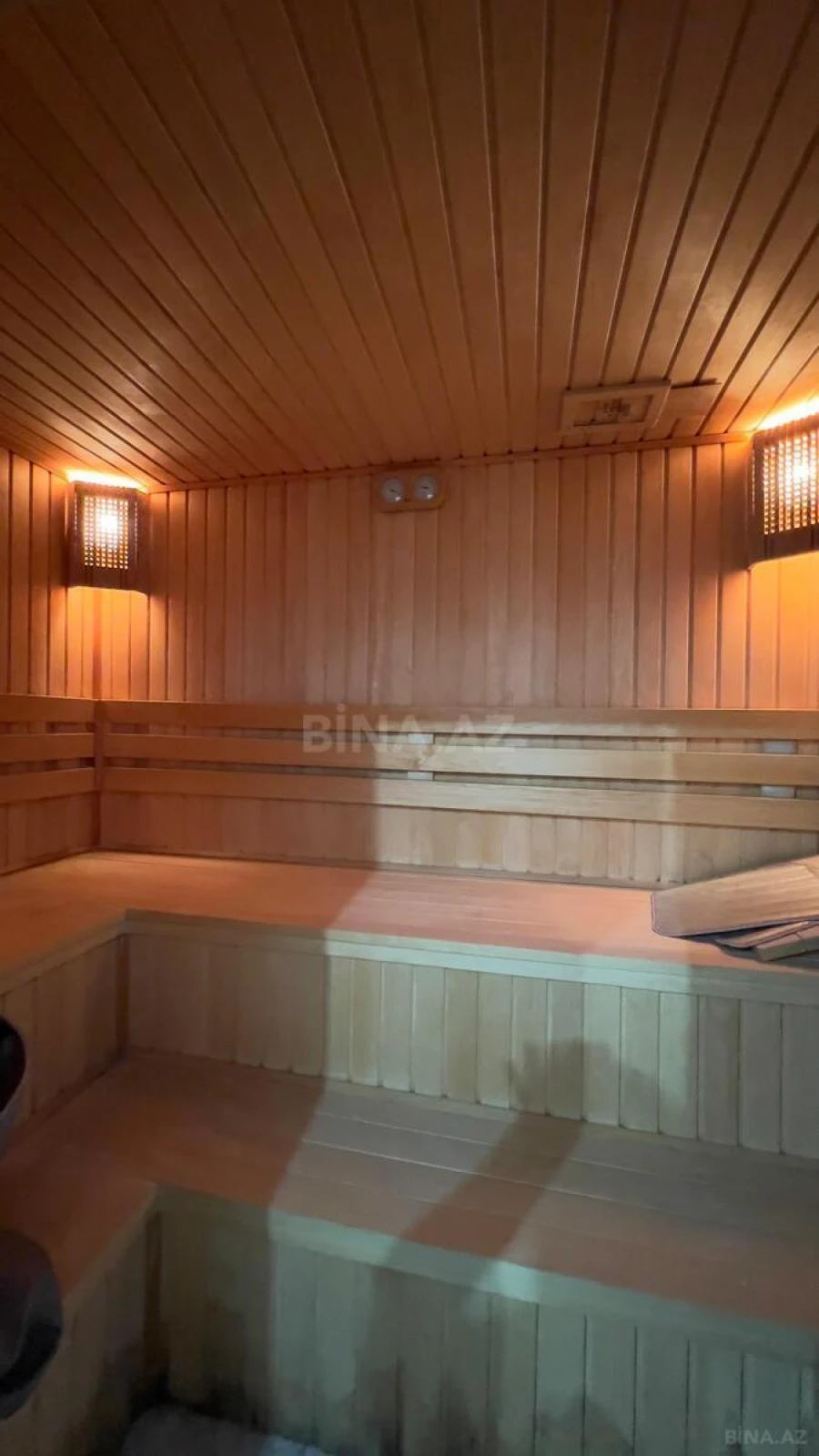 Satılır 8 otaqlı həyət evi 300 m²