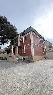 Satılır 8 otaqlı həyət evi 300 m² — Bakı 8 otaq 300.00 m²