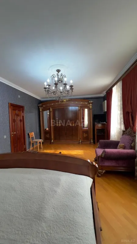 Satılır 8 otaqlı həyət evi 300 m²