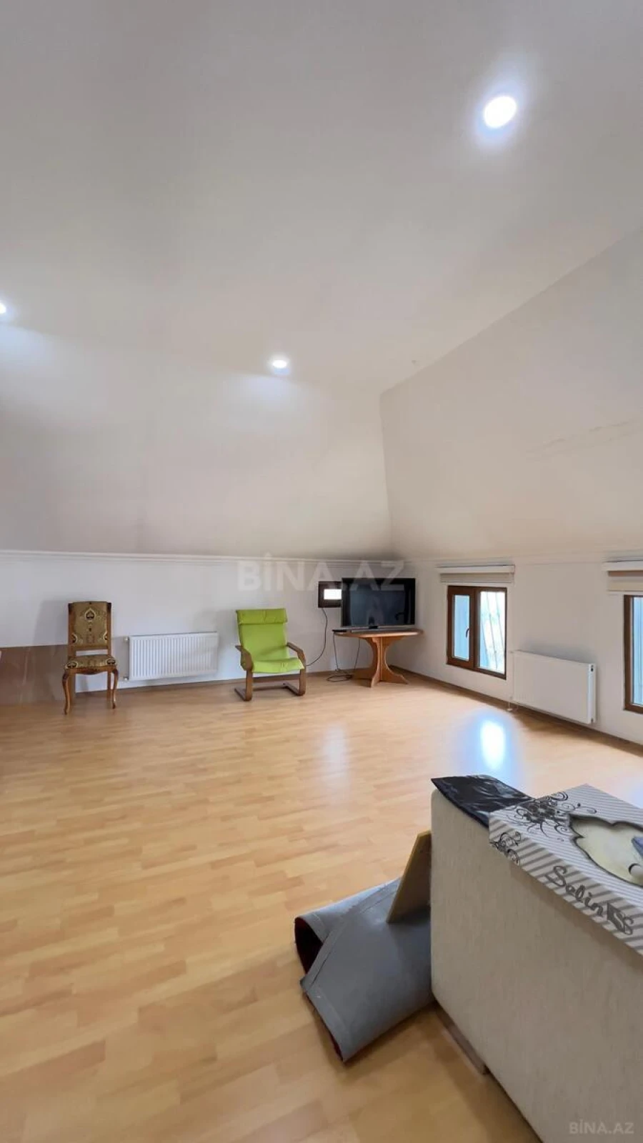 Satılır 8 otaqlı həyət evi 300 m²