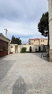 Satılır 8 otaqlı həyət evi 300 m²