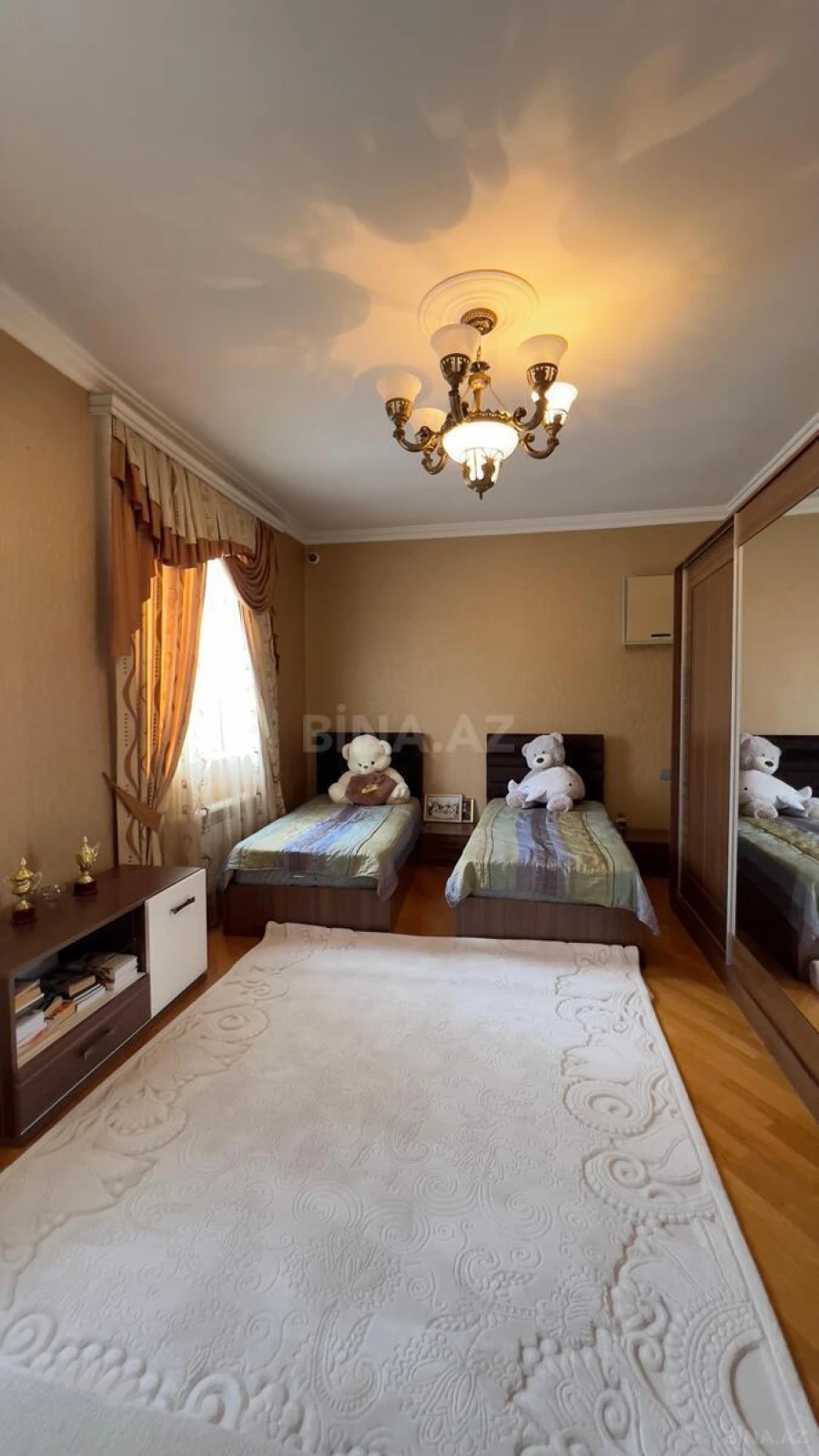 Satılır 8 otaqlı həyət evi 300 m²