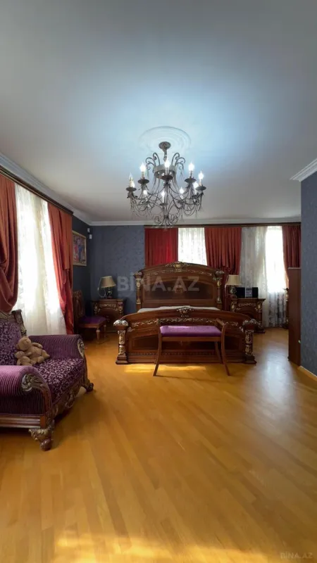 Satılır 8 otaqlı həyət evi 300 m²